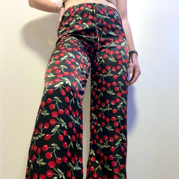 Silk cherry pants - Picture 1 of 3